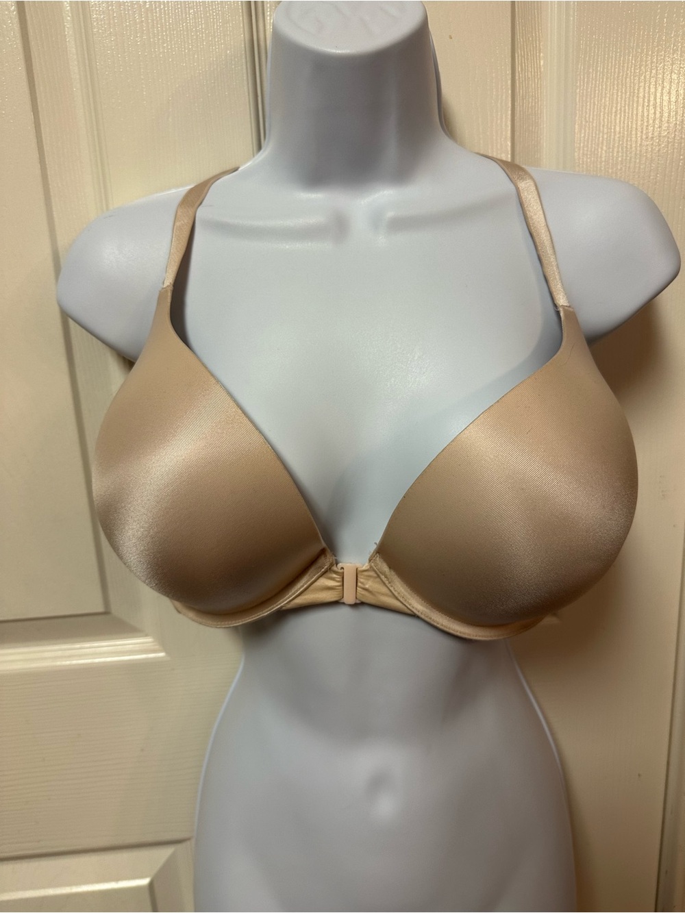 Victoria's Secret Nude Smooth Plunge Bra